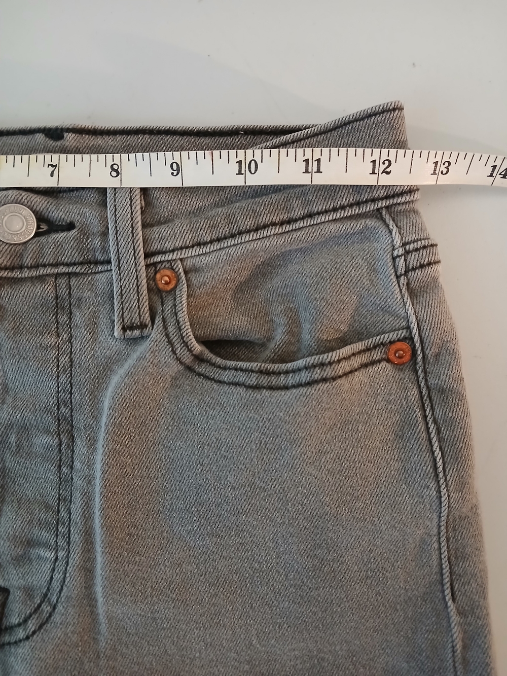 Levis Wedgie Straight Jeans - Gray Denim (Size 26)-Flawed - Picture 5 of 7